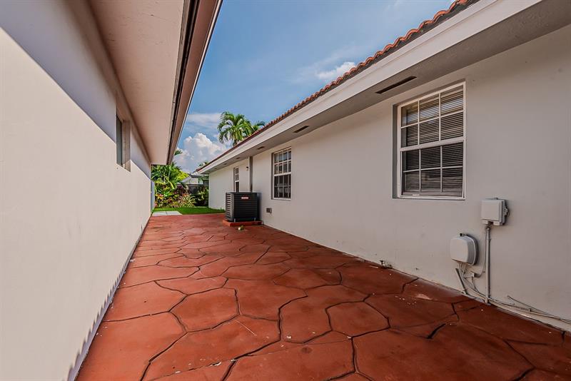 Image 38 of 40 For 14739 38th St