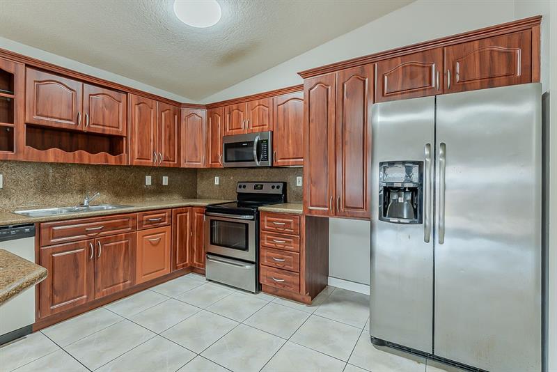 Image 9 of 40 For 14739 38th St