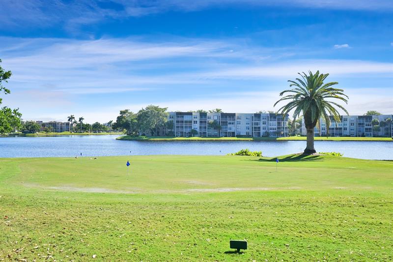 Image 30 of 33 For 9230 Lagoon Pl  103