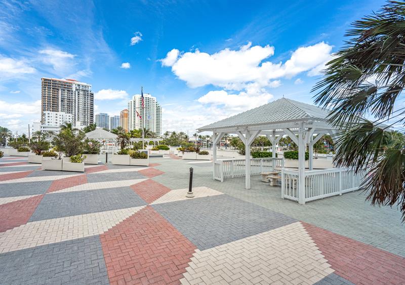 Image 60 of 72 For 1 Las Olas Circle  1501