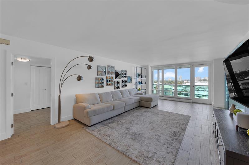Image 12 of 27 For 2100 Ocean Ln  709
