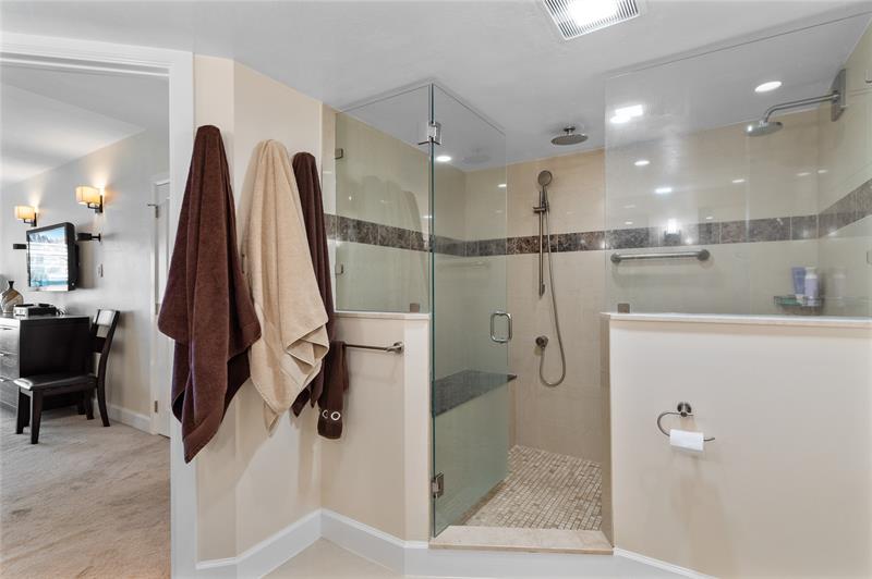 Image 22 of 51 For 3850 Galt Ocean Dr  311