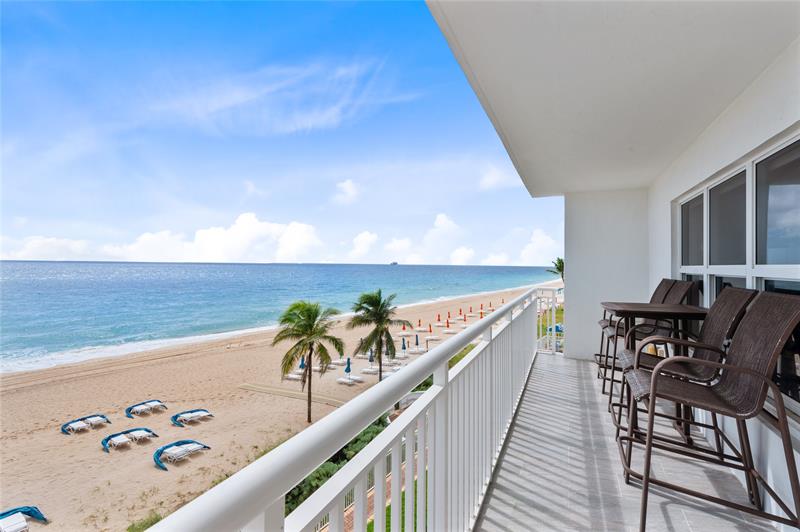 Image 33 of 51 For 3850 Galt Ocean Dr  311