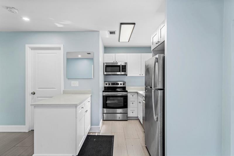 Image 4 of 36 For 1211 2nd Ave  2
