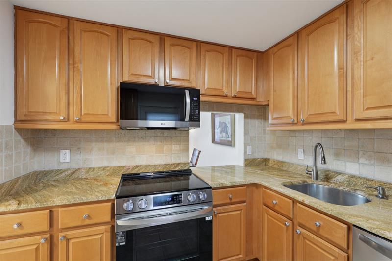 Image 19 of 56 For 5700 2nd Ave  704