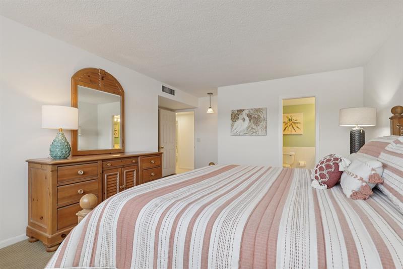 Image 31 of 56 For 5700 2nd Ave  704