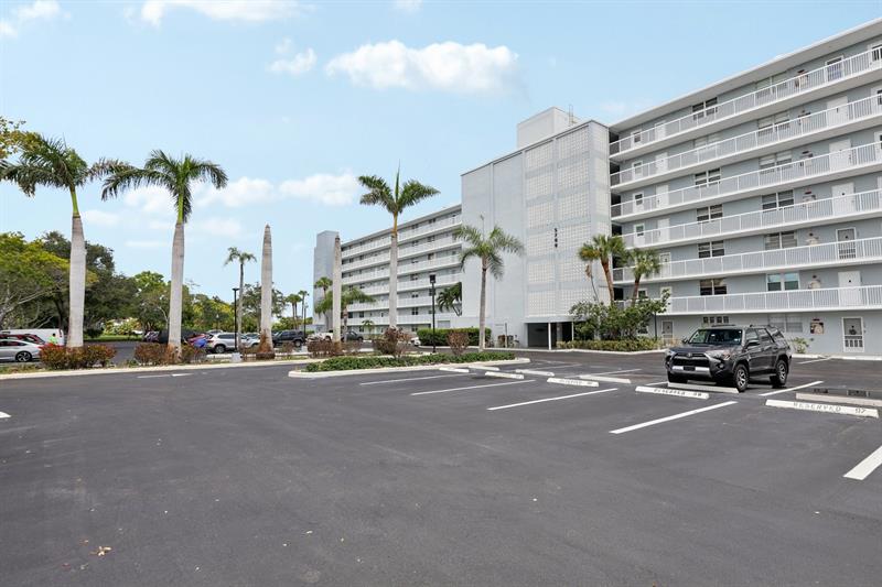 Image 6 of 56 For 5700 2nd Ave  704