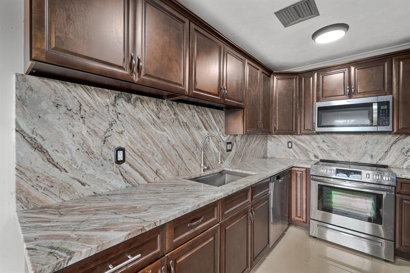 Image 11 of 22 For 2601 Red Hibiscus Blvd  102