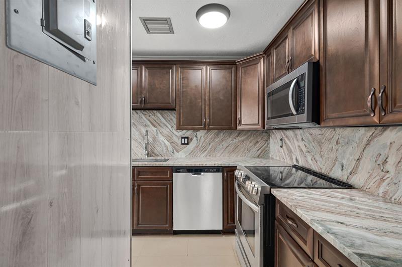 Image 12 of 22 For 2601 Red Hibiscus Blvd  102