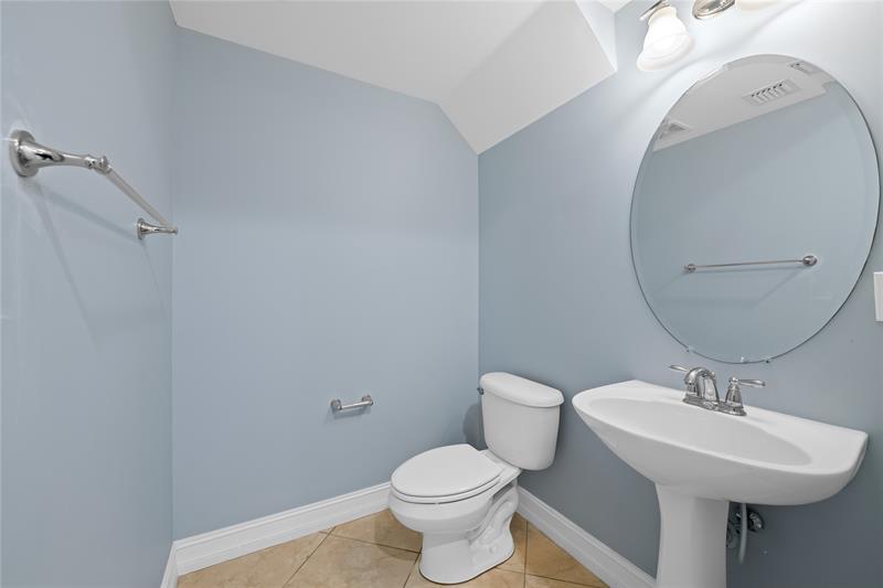 Image 13 of 25 For 10810 74th Dr