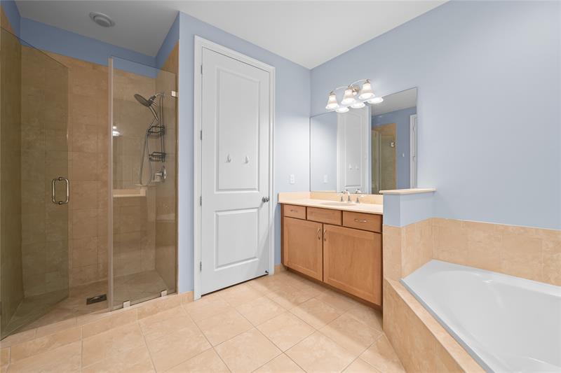 Image 17 of 25 For 10810 74th Dr