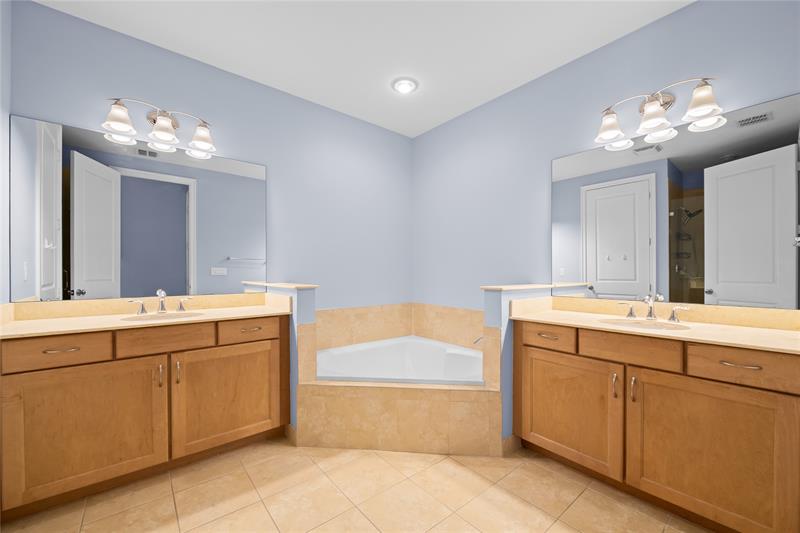 Image 18 of 25 For 10810 74th Dr