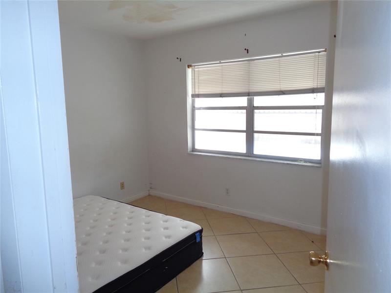 Image 14 of 21 For 3550 8th Ave  609