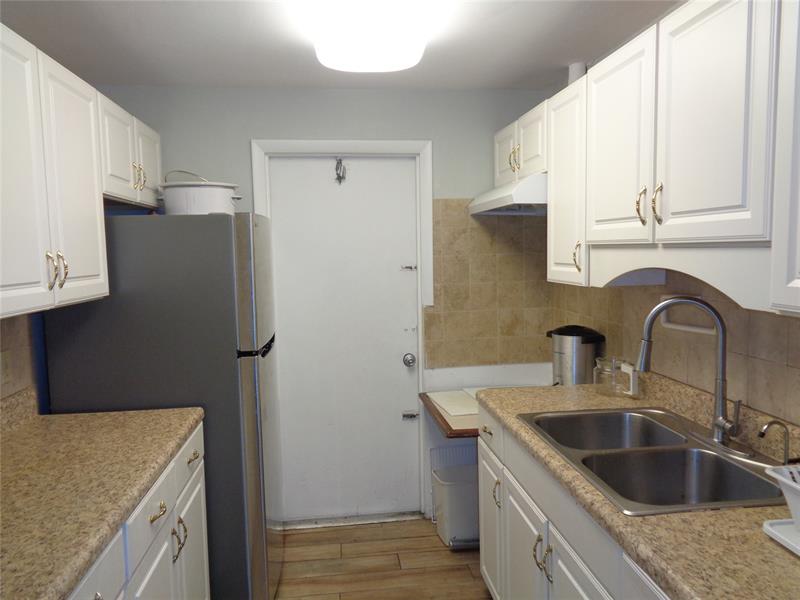 Image 19 of 21 For 3550 8th Ave  609