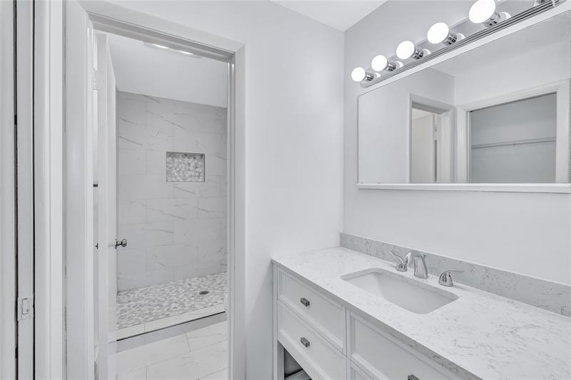 Image 12 of 29 For 2830 Riverside Dr  201-c