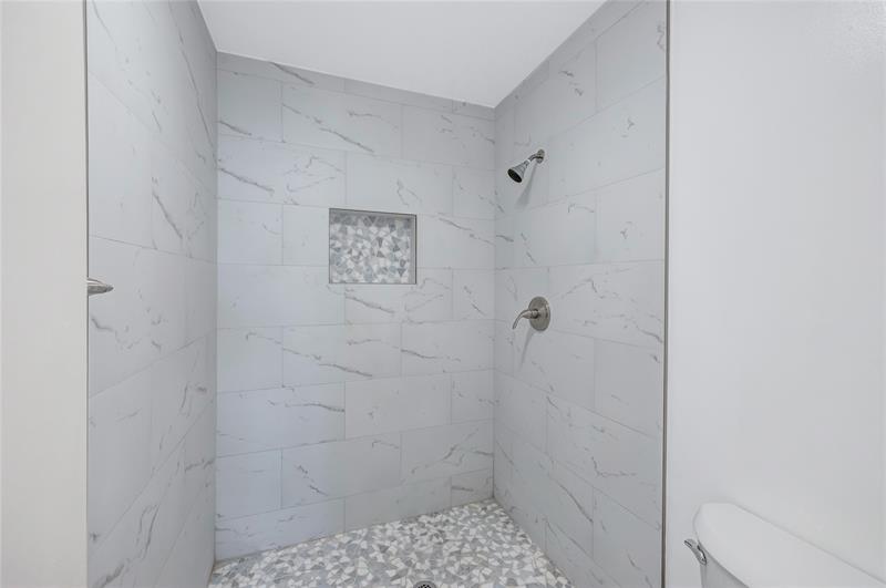 Image 16 of 29 For 2830 Riverside Dr  201-c