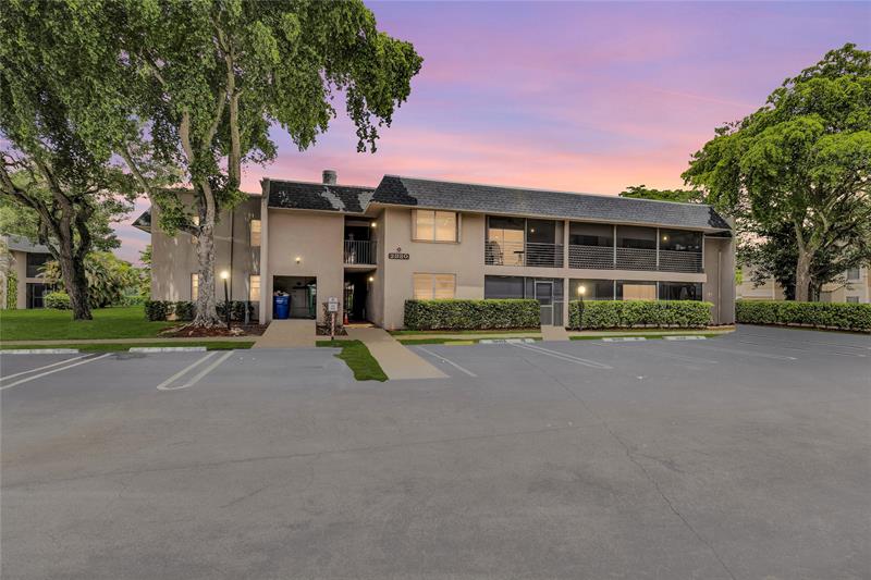 Image 24 of 29 For 2830 Riverside Dr  201-c
