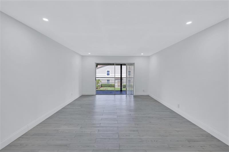 Image 4 of 29 For 2830 Riverside Dr  201-c