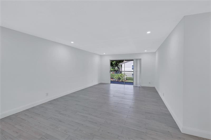 Image 5 of 29 For 2830 Riverside Dr  201-c