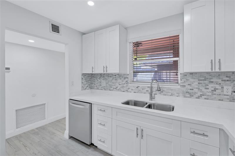 Image 9 of 29 For 2830 Riverside Dr  201-c