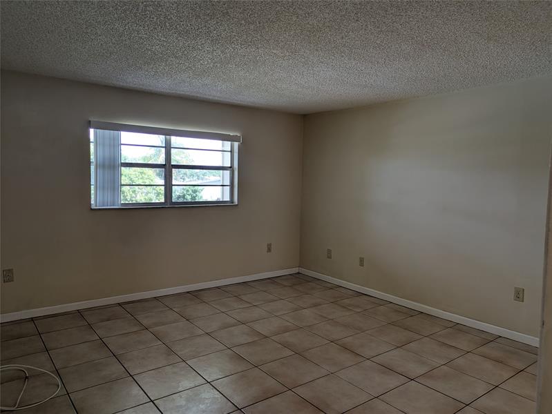 Image 9 of 19 For 6503 Winfield Blvd  229-d
