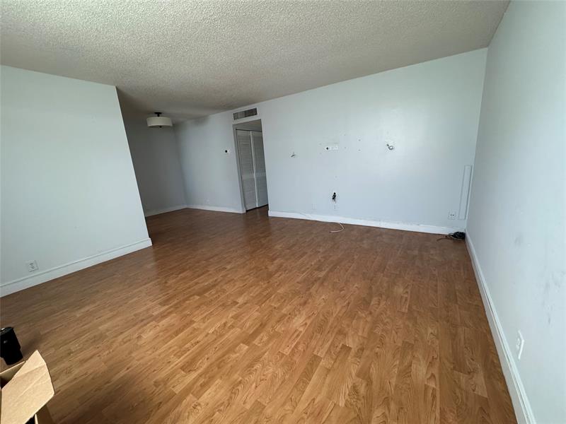 Image 6 of 20 For 2860 14th Street Cswy  405 D