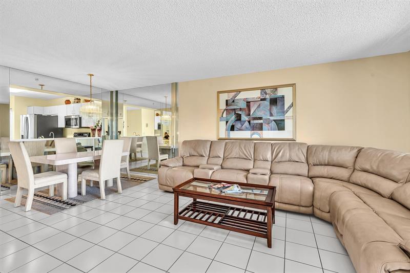 Image 18 of 73 For 9560 Weldon Cir  J413