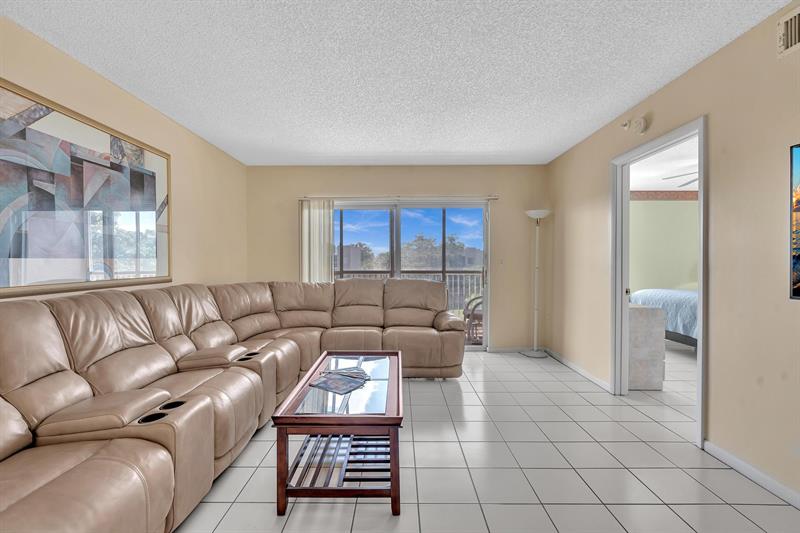 Image 19 of 73 For 9560 Weldon Cir  J413