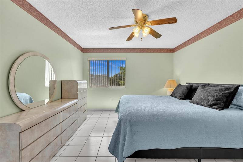 Image 23 of 73 For 9560 Weldon Cir  J413
