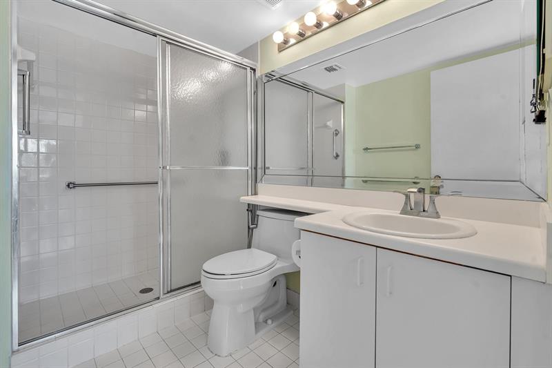 Image 25 of 73 For 9560 Weldon Cir  J413