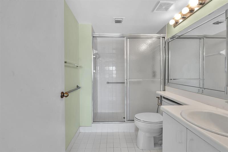 Image 26 of 73 For 9560 Weldon Cir  J413