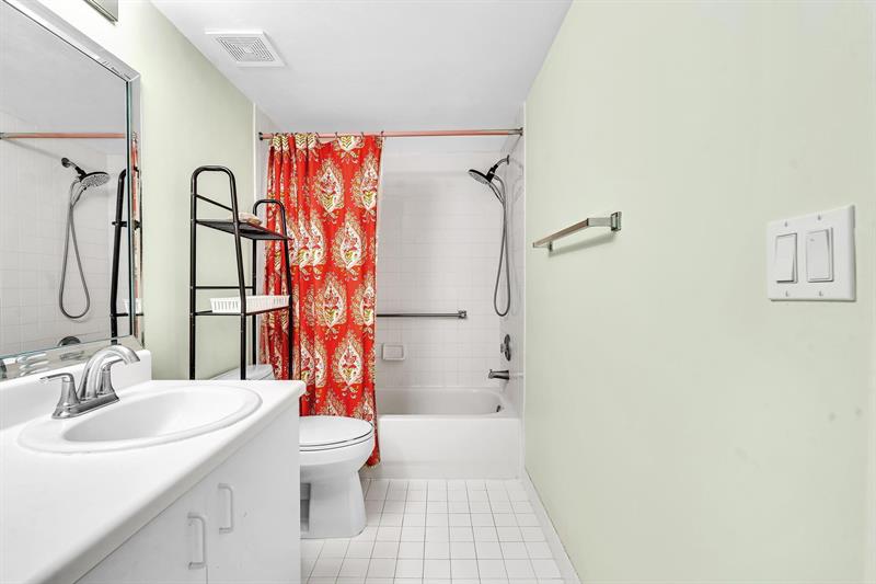 Image 29 of 73 For 9560 Weldon Cir  J413