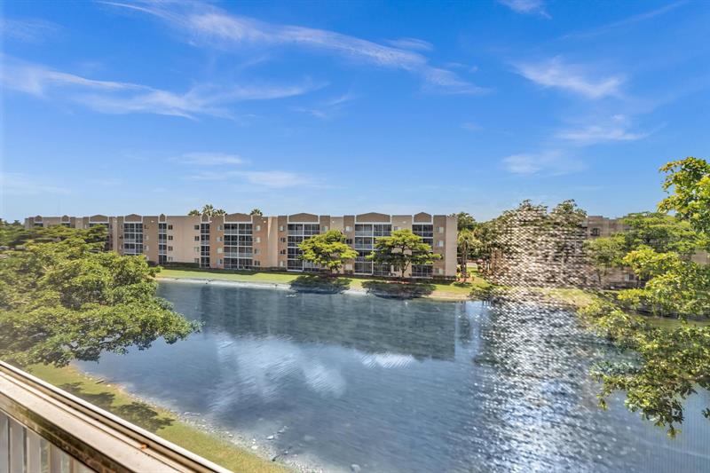 Image 33 of 73 For 9560 Weldon Cir  J413