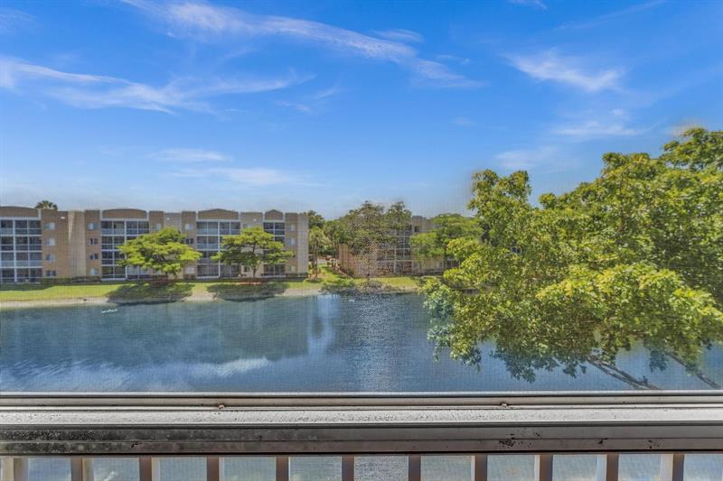 Image 34 of 73 For 9560 Weldon Cir  J413