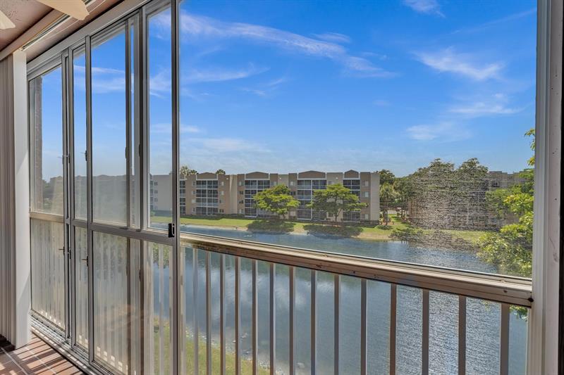 Image 36 of 73 For 9560 Weldon Cir  J413