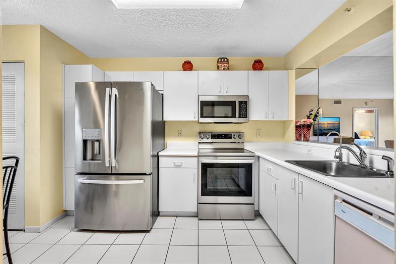 Image 5 of 73 For 9560 Weldon Cir  J413