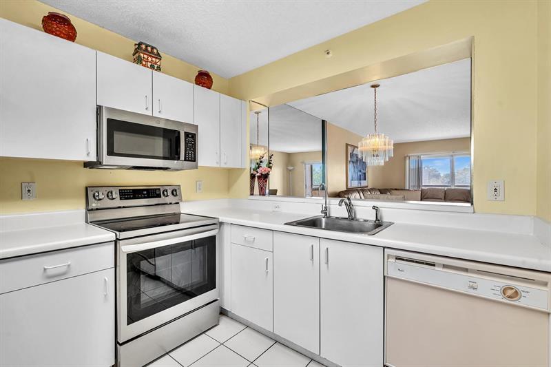 Image 6 of 73 For 9560 Weldon Cir  J413
