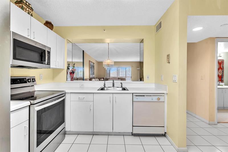 Image 7 of 73 For 9560 Weldon Cir  J413