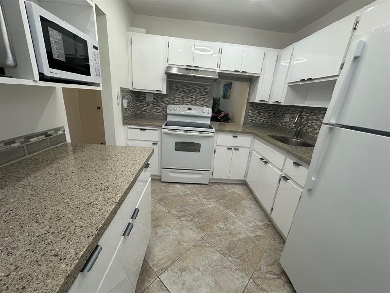 Image 13 of 50 For 2309 Park Ln  105