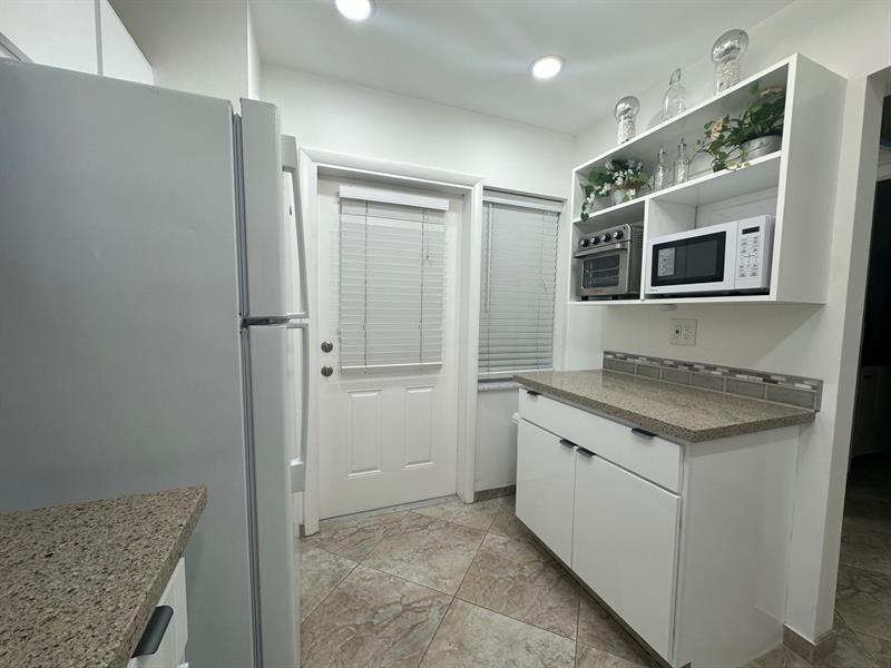Image 14 of 50 For 2309 Park Ln  105