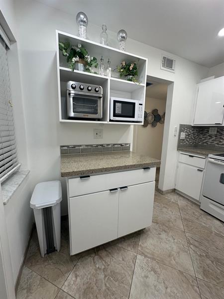 Image 15 of 50 For 2309 Park Ln  105