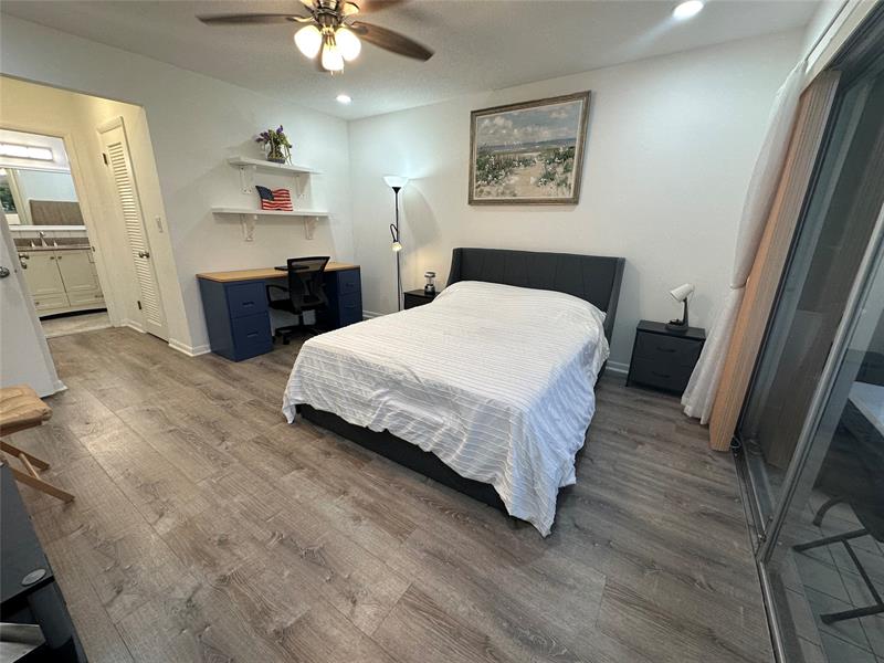 Image 20 of 50 For 2309 Park Ln  105