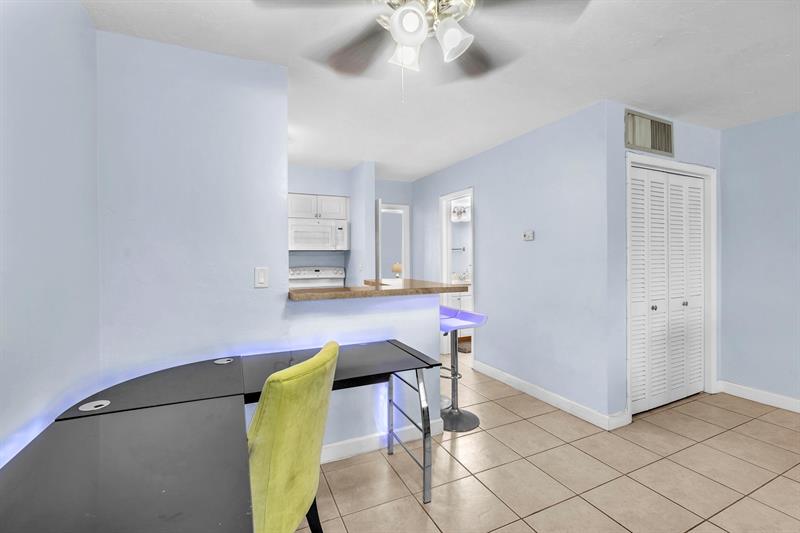 Image 11 of 39 For 6200 22nd Way  206