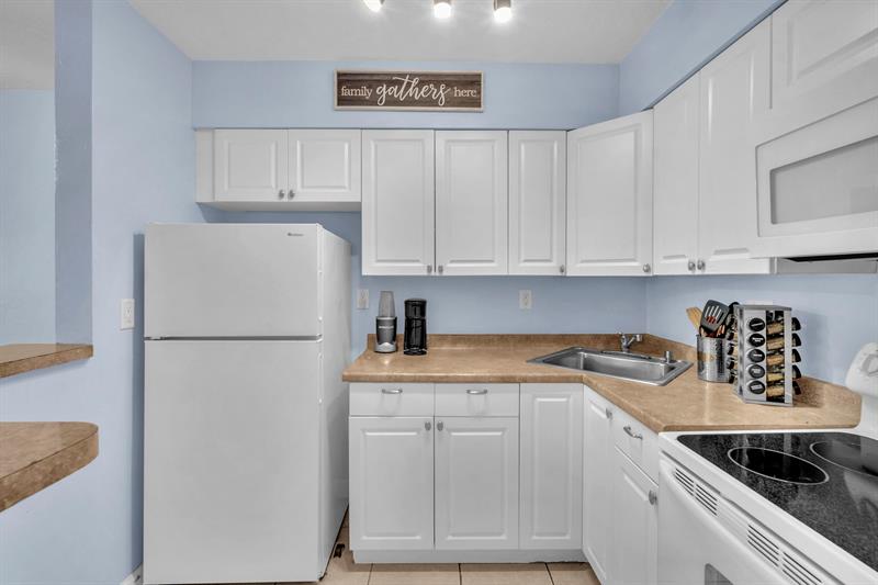 Image 12 of 39 For 6200 22nd Way  206