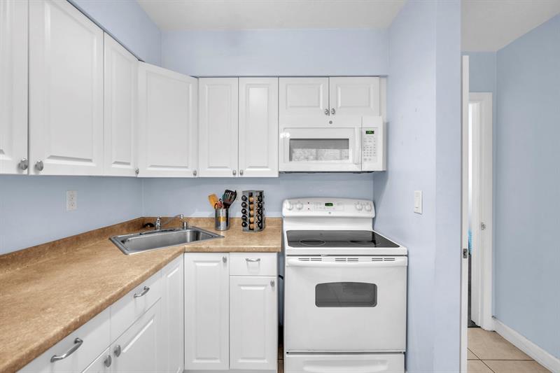 Image 14 of 39 For 6200 22nd Way  206