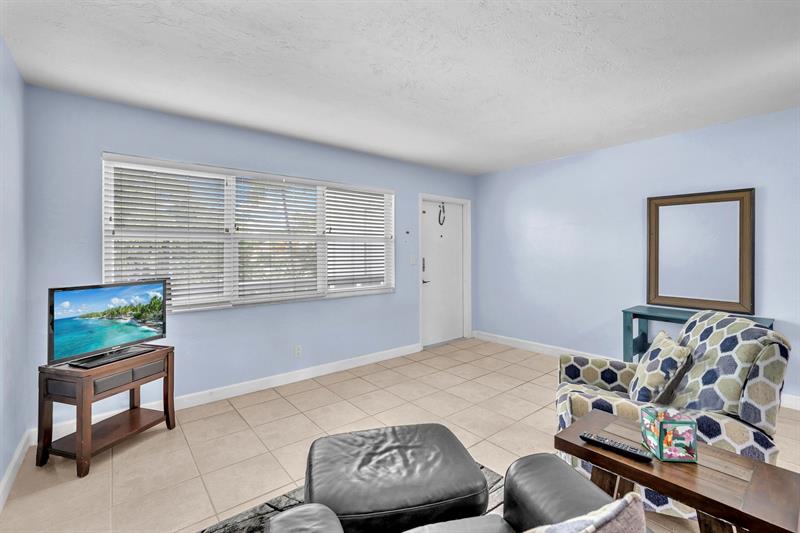 Image 6 of 39 For 6200 22nd Way  206