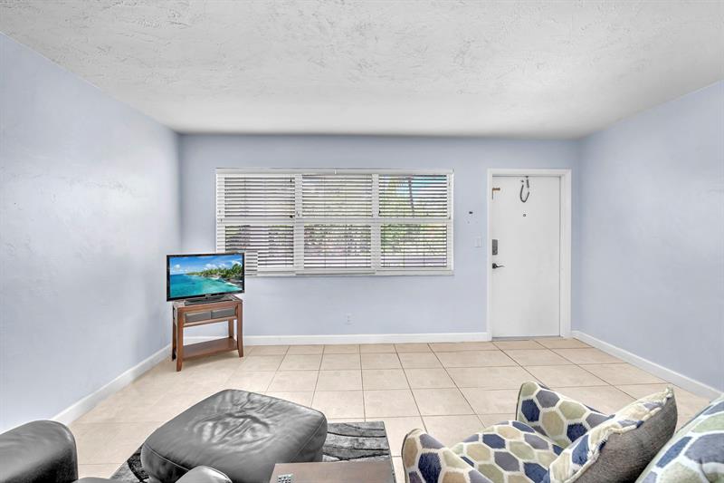 Image 7 of 39 For 6200 22nd Way  206