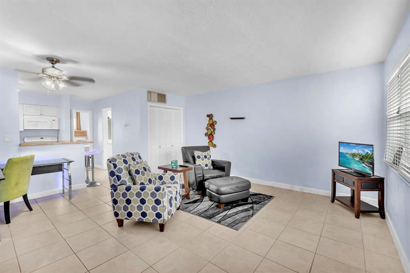Image 8 of 39 For 6200 22nd Way  206