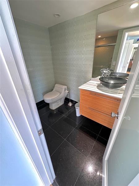 Image 17 of 22 For 1151 Fort Lauderdale Beach Blvd  4c