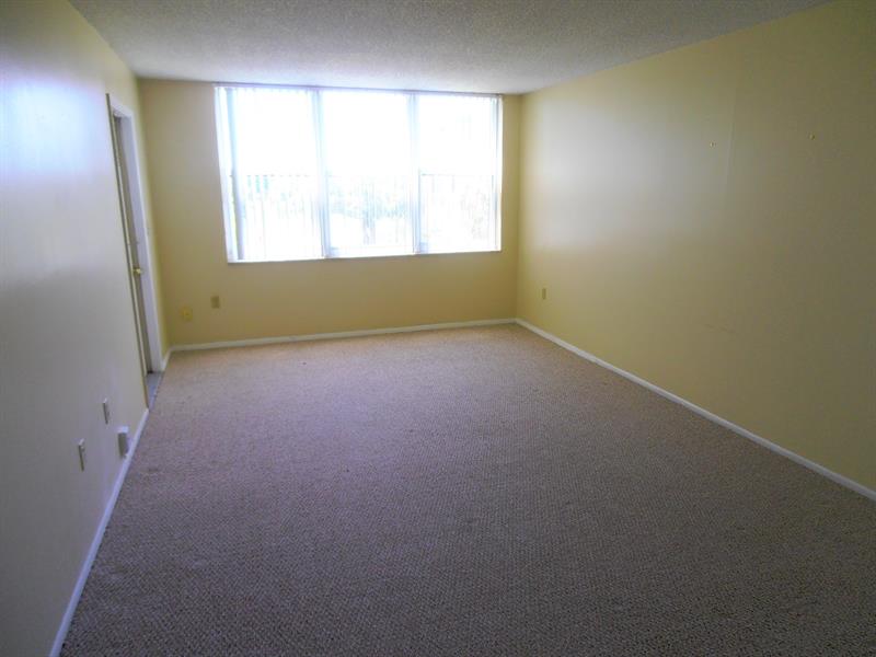 Image 4 of 25 For 9451 Evergreen Pl  306